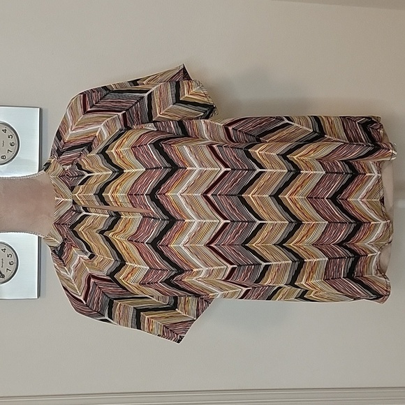 Evereve Peyton Jensen, Size M, "Cindy", Short Sleeved Chevron Pattern Top, EUC - Picture 1 of 9
